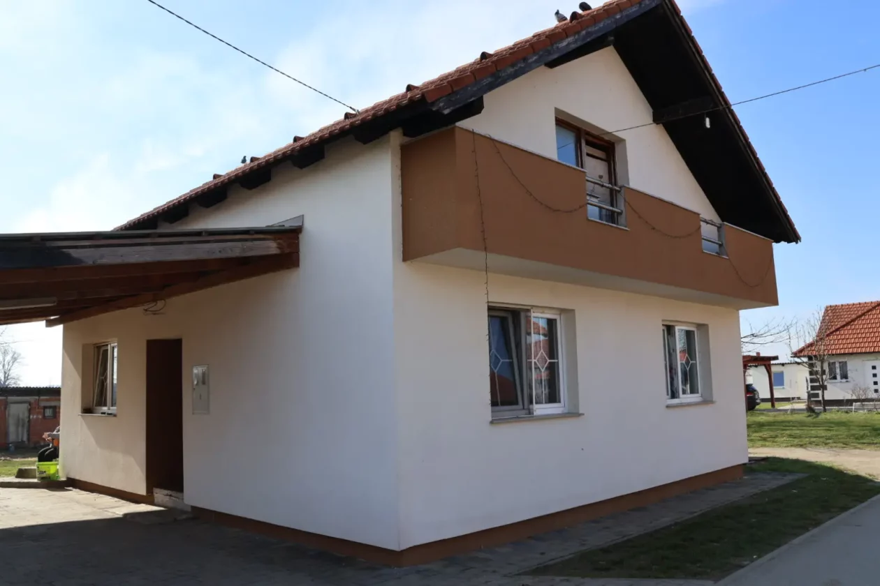 Orehovica, Kruno Vuk, Romsko naselje (26) Orehovica, Kruno Vuk, Romsko naselje (26)