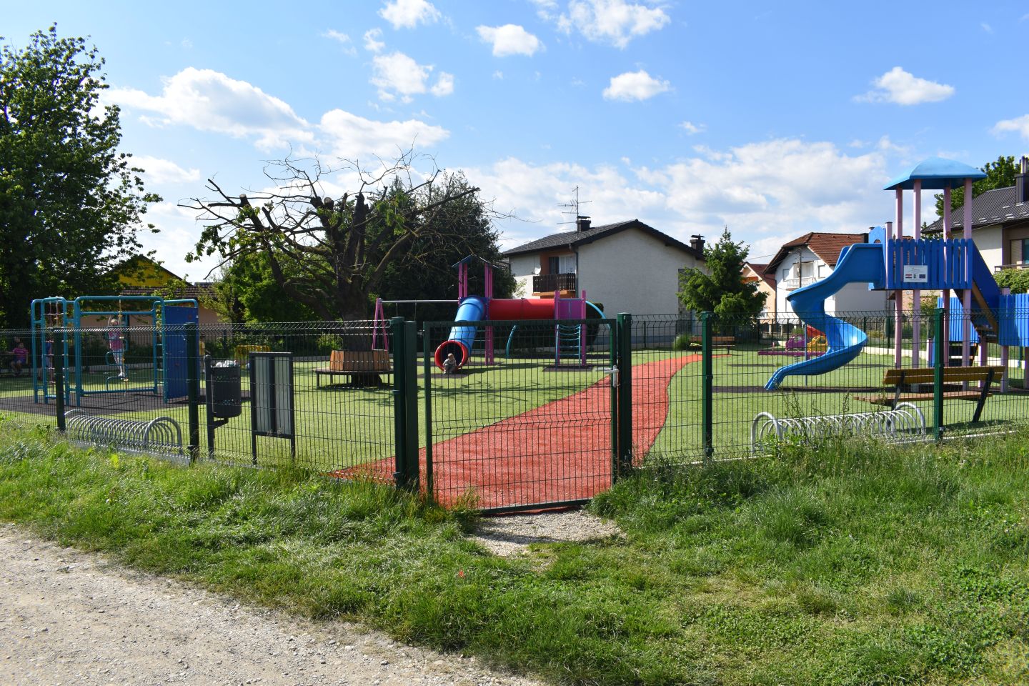 Orehovica, igralište, huligani (3)