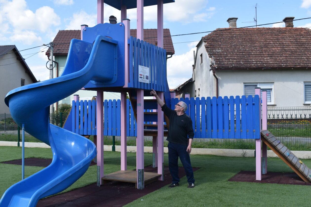 Orehovica, igralište, huligani (4)