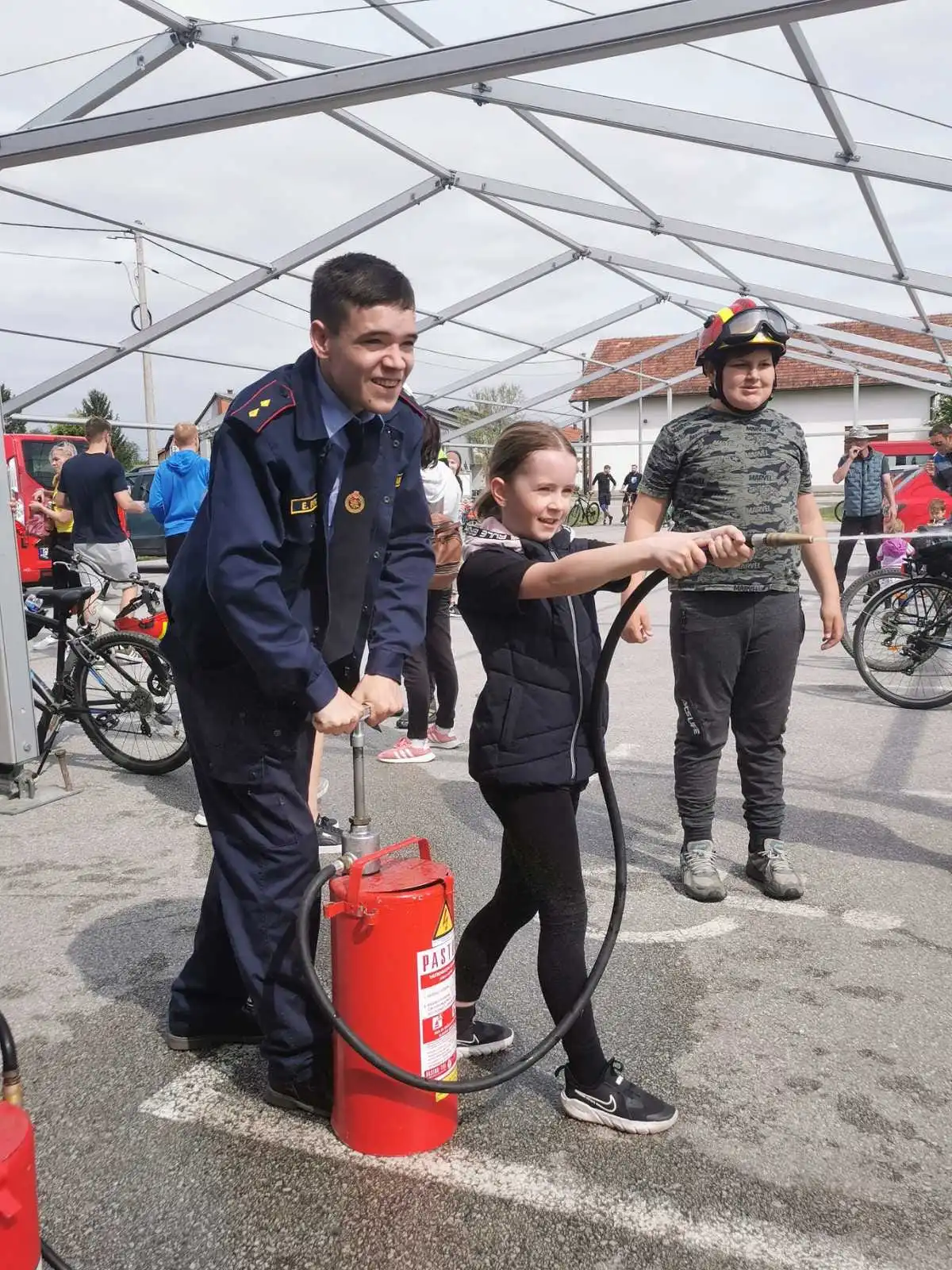 Orehovica – prvomajska biciklijada i Dan otvorenih vrata (7) Orehovica – prvomajska biciklijada i Dan otvorenih vrata (7)