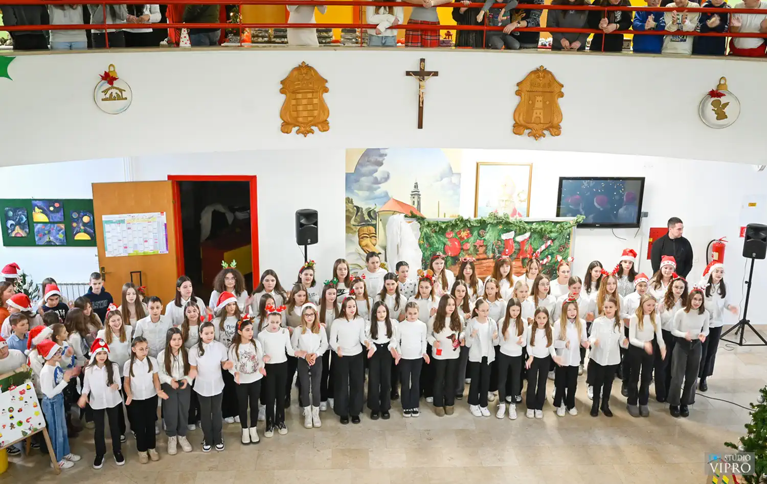 Osnovna škola Prelog donijela blagdanski ugođaj uz Božićni sajam (9)