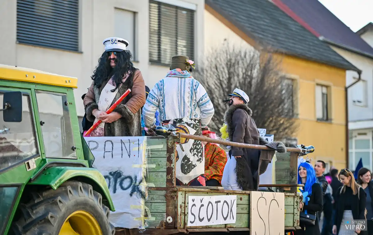 maškare, Otok maškare, Otok