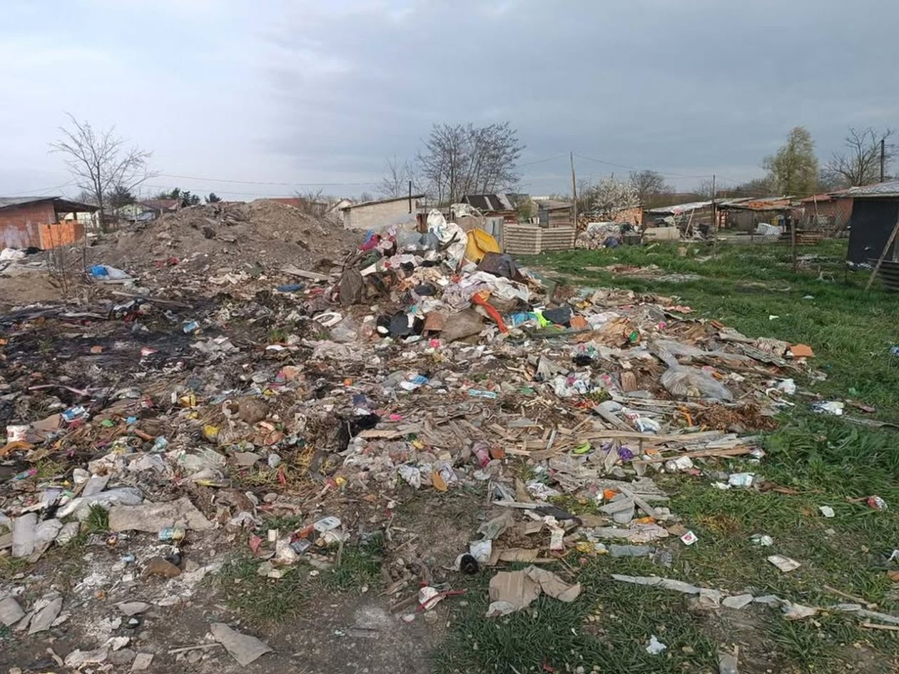 Otpad kod romskog naselja Pribislavec (1)