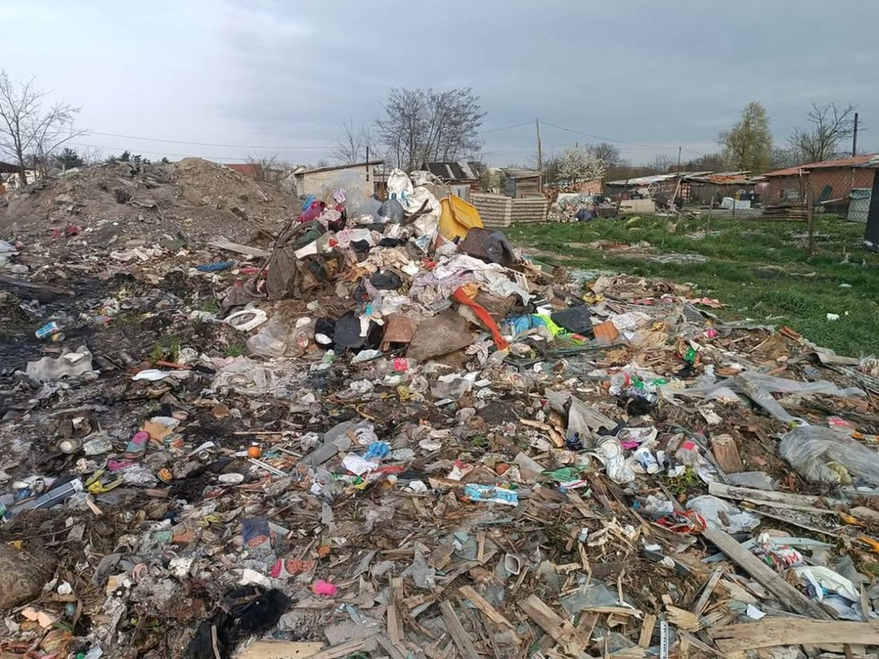 Otpad kod romskog naselja Pribislavec (2)