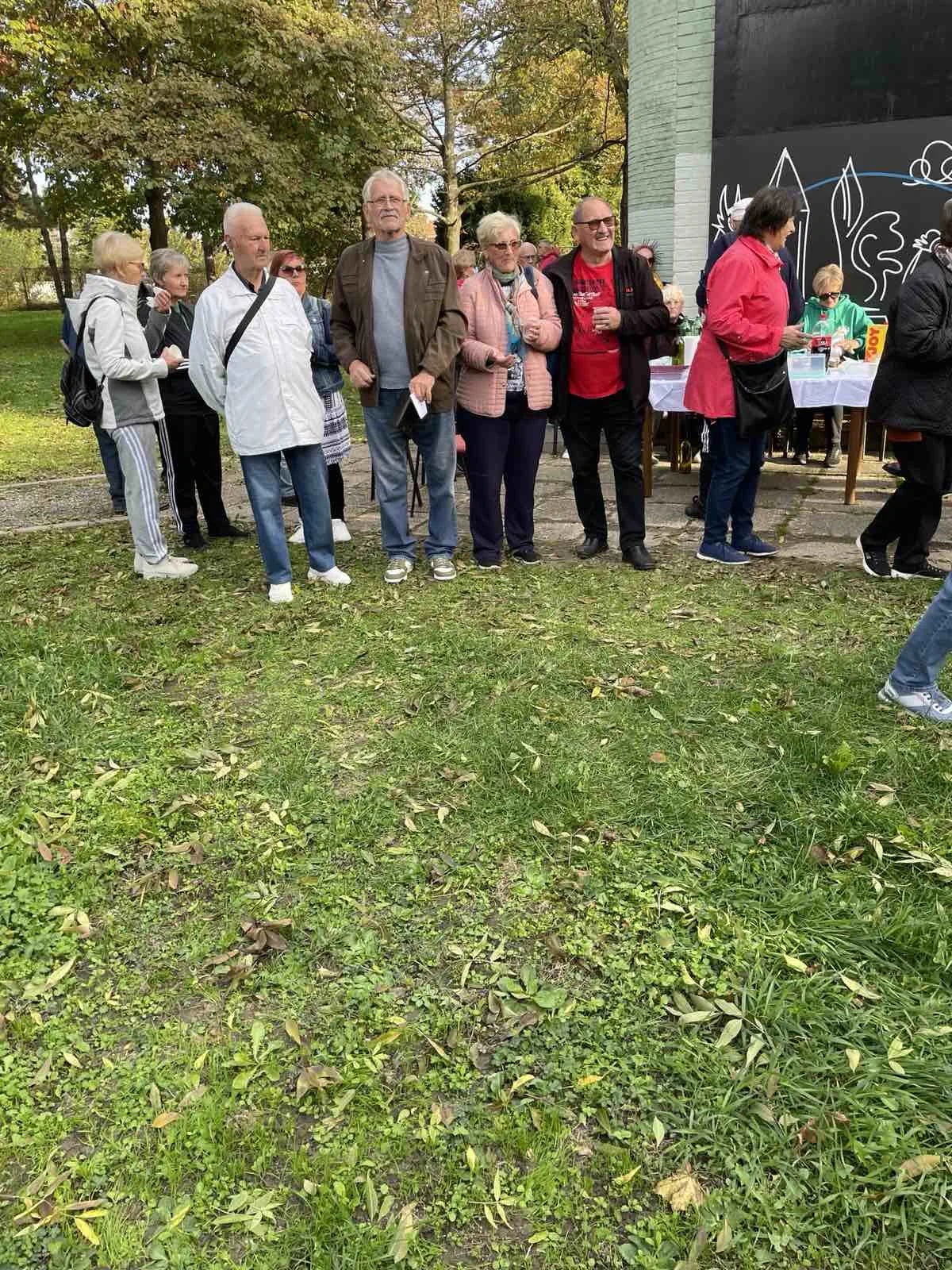 Otvorenje viseće kuglane u Perivoju Zrinskih Umirovljenici uživali u sportskom druženju (11) Otvorenje viseće kuglane u Perivoju Zrinskih Umirovljenici uživali u sportskom druženju (11)
