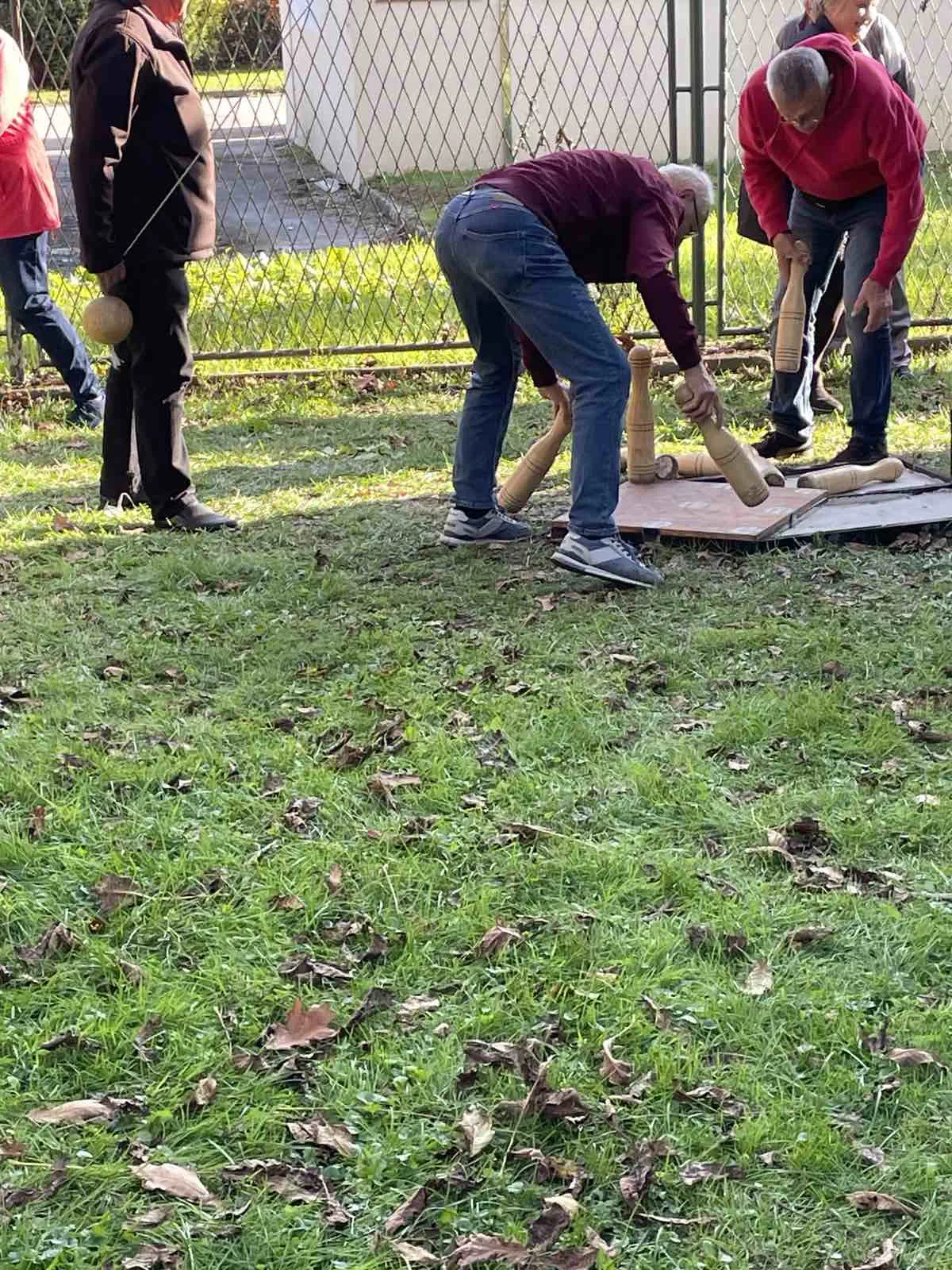 Otvorenje viseće kuglane u Perivoju Zrinskih Umirovljenici uživali u sportskom druženju (12) Otvorenje viseće kuglane u Perivoju Zrinskih Umirovljenici uživali u sportskom druženju (12)