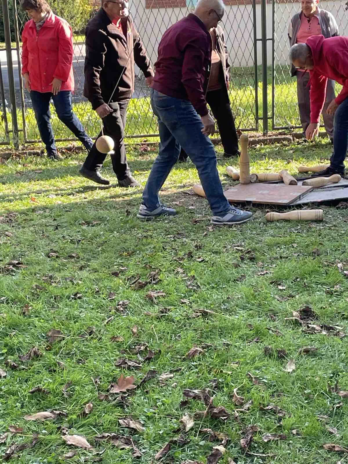 Otvorenje viseće kuglane u Perivoju Zrinskih Umirovljenici uživali u sportskom druženju (9) Otvorenje viseće kuglane u Perivoju Zrinskih Umirovljenici uživali u sportskom druženju (9)