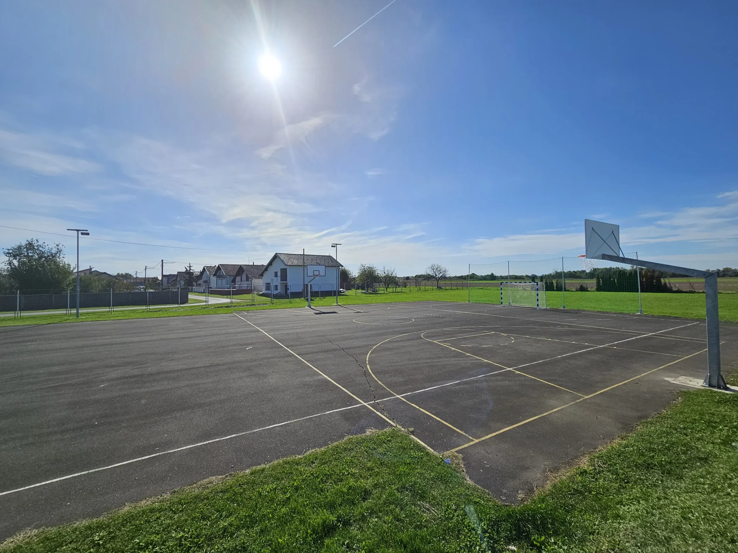 PALOVEC Uređeno je veliko asfaltno igralište (1) PALOVEC Uređeno je veliko asfaltno igralište (1)