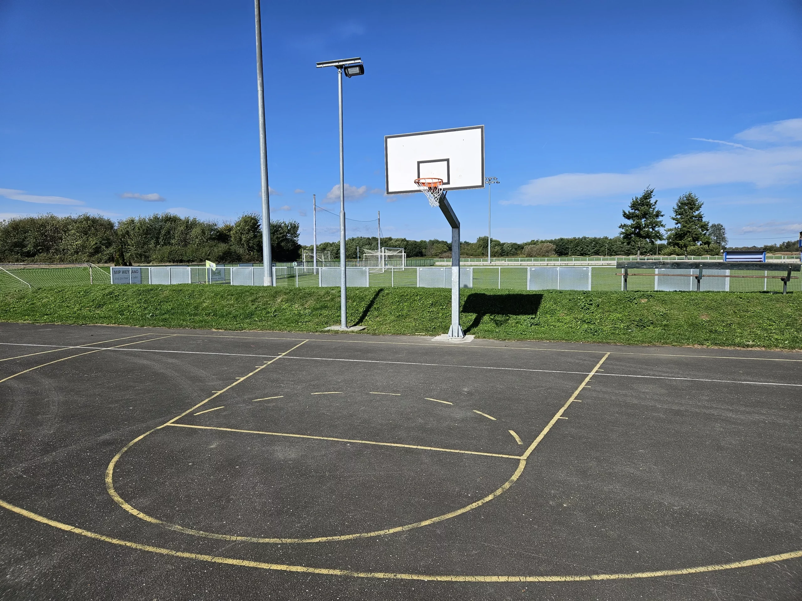 PALOVEC Uređeno je veliko asfaltno igralište (2) PALOVEC Uređeno je veliko asfaltno igralište (2)