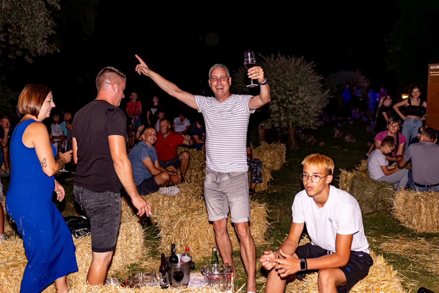 PETAK ZA PAMĆENJE Vino, domaći zalogaji i glazba oživjeli Mlinarsku kuću (10) PETAK ZA PAMĆENJE Vino, domaći zalogaji i glazba oživjeli Mlinarsku kuću (10)