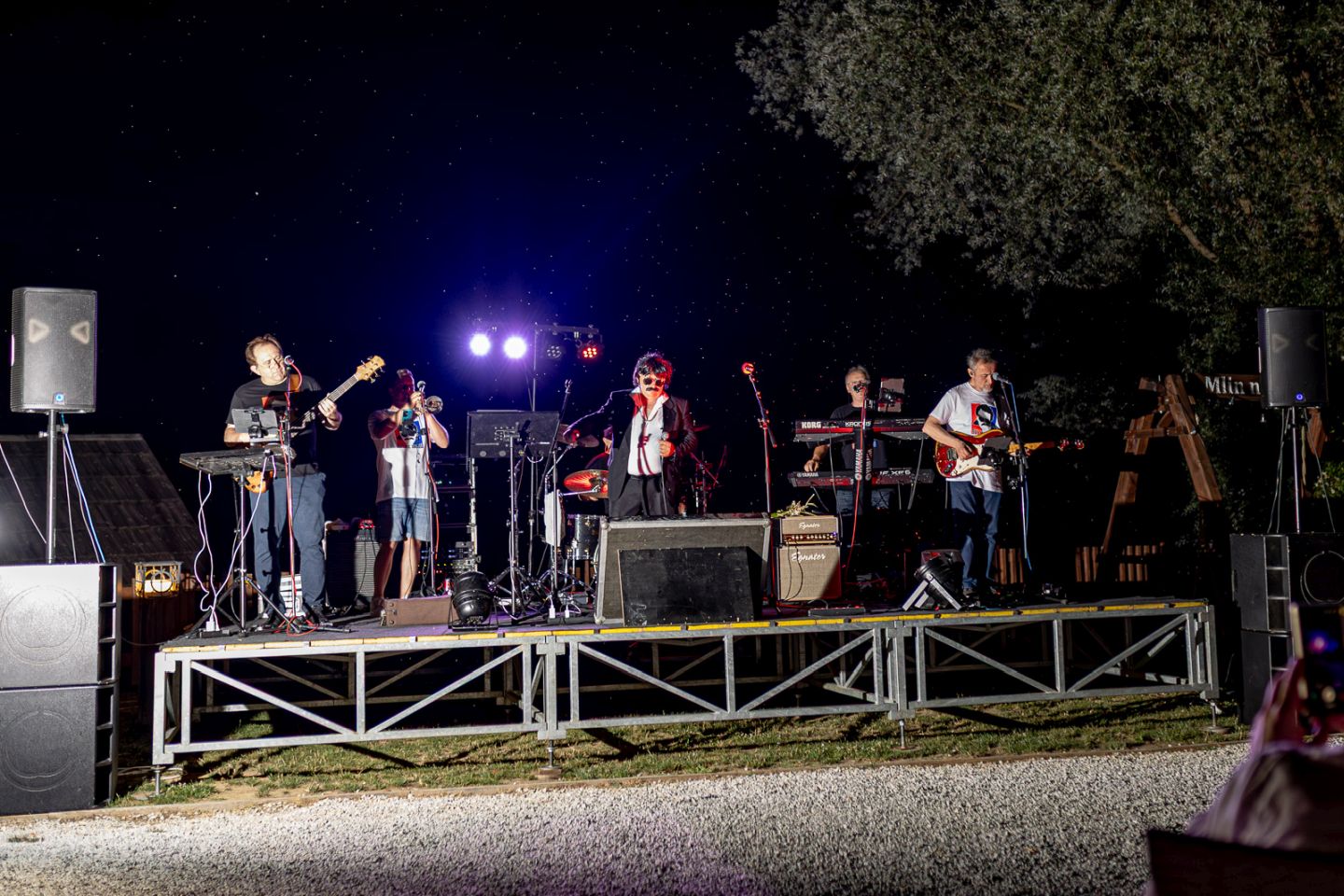 PETAK ZA PAMĆENJE Vino, domaći zalogaji i glazba oživjeli Mlinarsku kuću (11) PETAK ZA PAMĆENJE Vino, domaći zalogaji i glazba oživjeli Mlinarsku kuću (11)