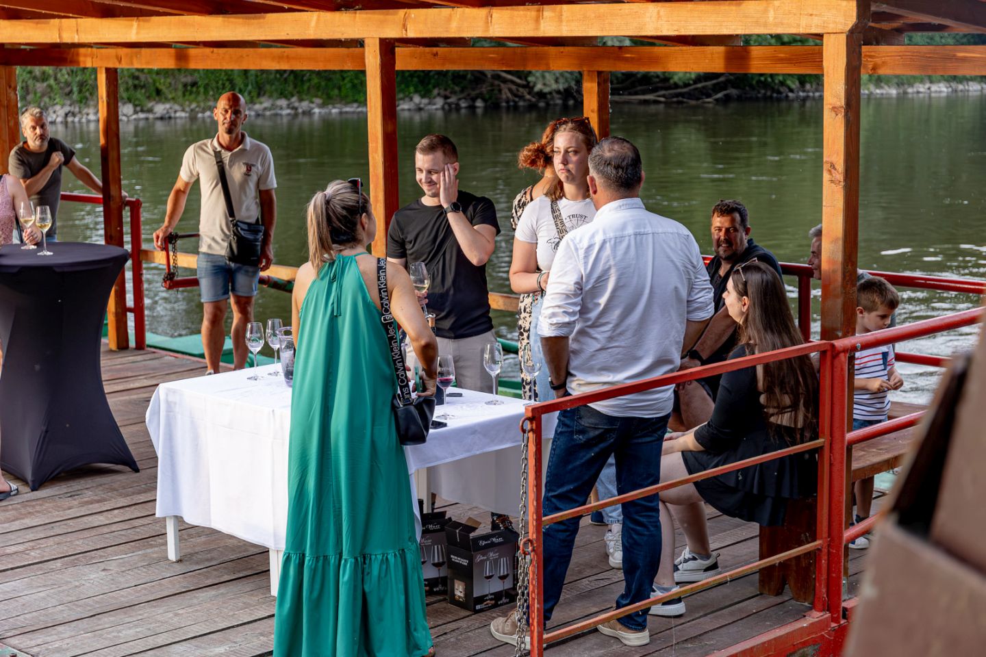 PETAK ZA PAMĆENJE Vino, domaći zalogaji i glazba oživjeli Mlinarsku kuću (16) PETAK ZA PAMĆENJE Vino, domaći zalogaji i glazba oživjeli Mlinarsku kuću (16)