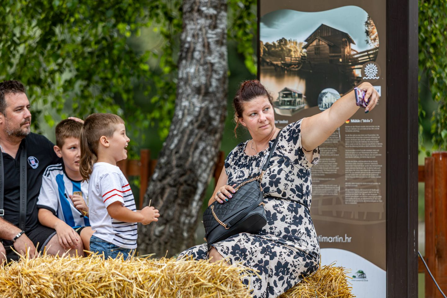 PETAK ZA PAMĆENJE Vino, domaći zalogaji i glazba oživjeli Mlinarsku kuću (2) PETAK ZA PAMĆENJE Vino, domaći zalogaji i glazba oživjeli Mlinarsku kuću (2)