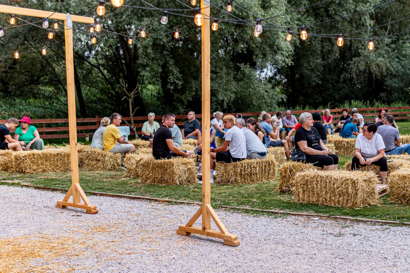 PETAK ZA PAMĆENJE Vino, domaći zalogaji i glazba oživjeli Mlinarsku kuću (22) PETAK ZA PAMĆENJE Vino, domaći zalogaji i glazba oživjeli Mlinarsku kuću (22)