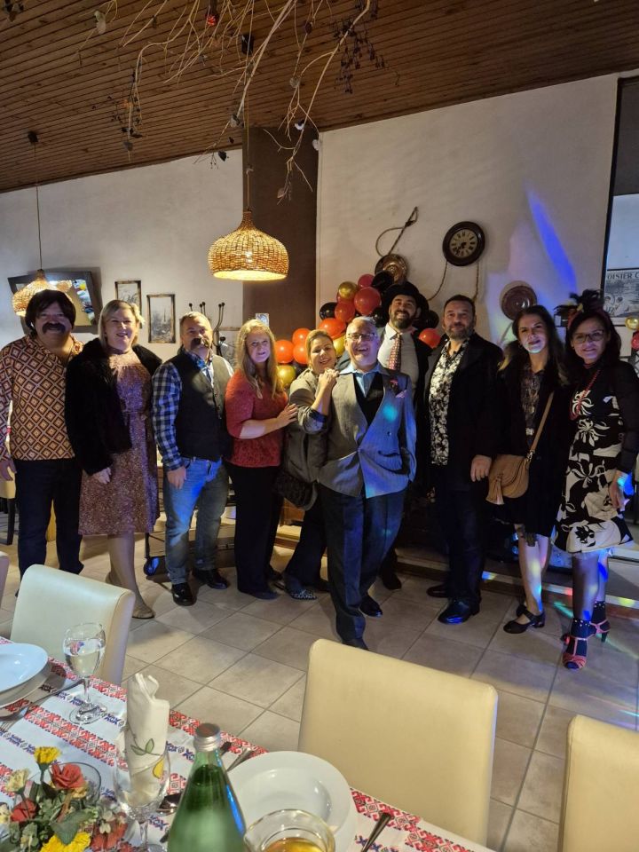 PETRO DUNJKO Kafanska retro večer pretvorila njegov rođendan u spektakl (5) PETRO DUNJKO Kafanska retro večer pretvorila njegov rođendan u spektakl (5)