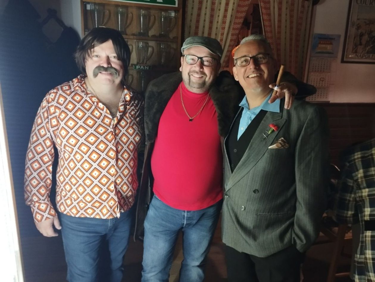 PETRO DUNJKO Kafanska retro večer pretvorila njegov rođendan u spektakl (6)