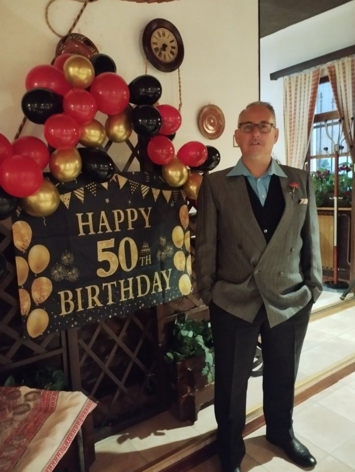 PETRO DUNJKO Kafanska retro večer pretvorila njegov rođendan u spektakl (8) PETRO DUNJKO Kafanska retro večer pretvorila njegov rođendan u spektakl (8)