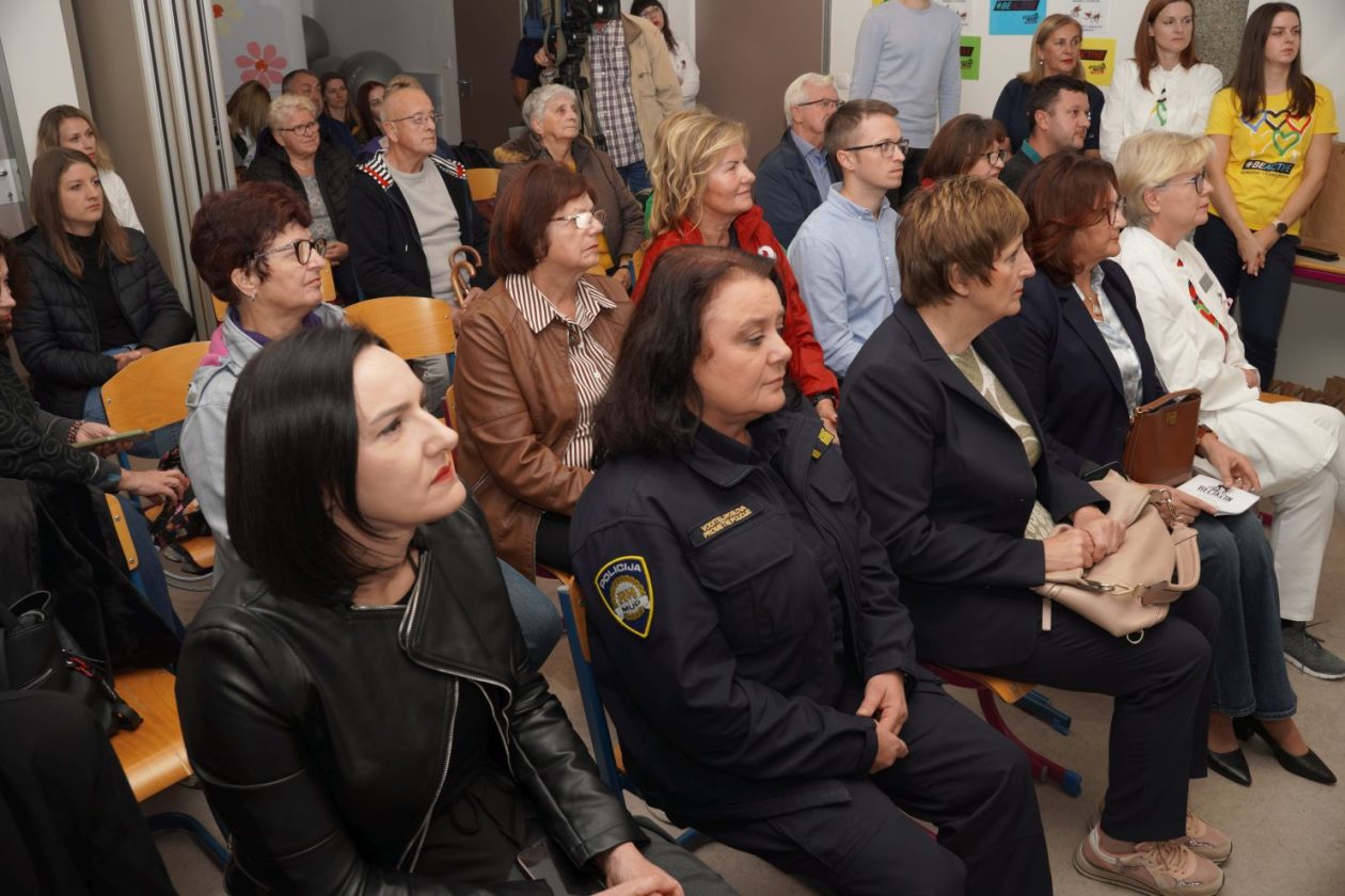 PJEŠKE ILI BICIKLOM NA POSAO (18)