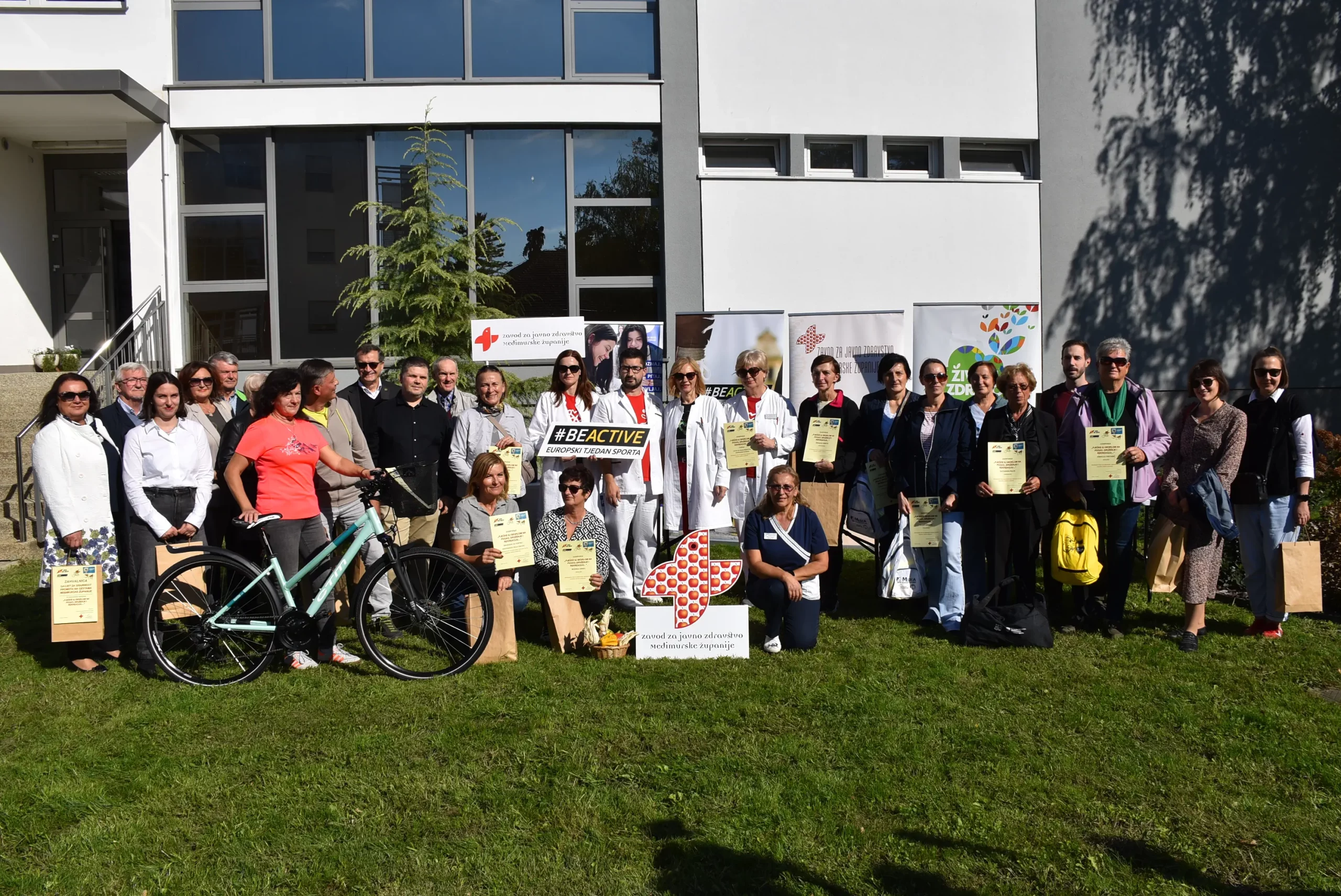 PJEŠKE ILI BICIKLOM NA POSAO, DRUŽENJE I REKREACIJU Preko 90 Međimuraca u 20 je dana prevalilo preko 15.000 kilometara (10) PJEŠKE ILI BICIKLOM NA POSAO, DRUŽENJE I REKREACIJU Preko 90 Međimuraca u 20 je dana prevalilo preko 15.000 kilometara (10)