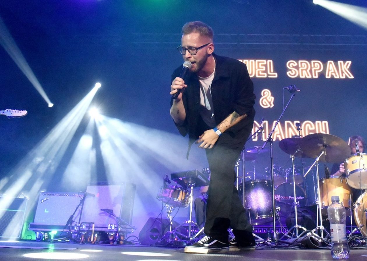 PLAVI ORKESTAR Arena prepuna emocija, nostalgije i dobrih vibracija (1)