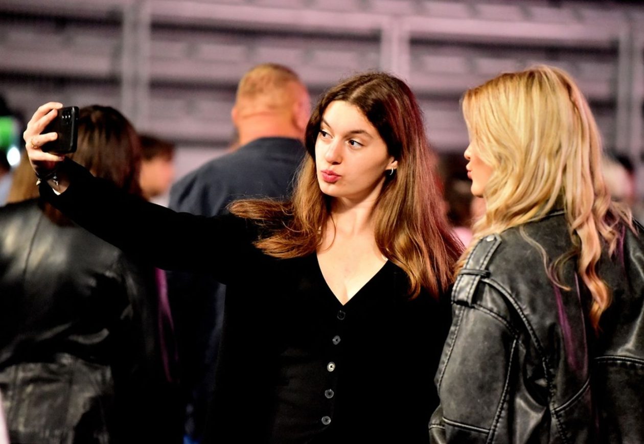 PLAVI ORKESTAR Arena prepuna emocija, nostalgije i dobrih vibracija (12)