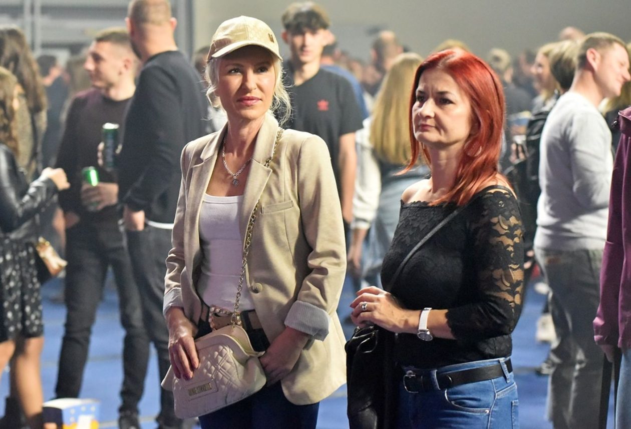 PLAVI ORKESTAR Arena prepuna emocija, nostalgije i dobrih vibracija (13)