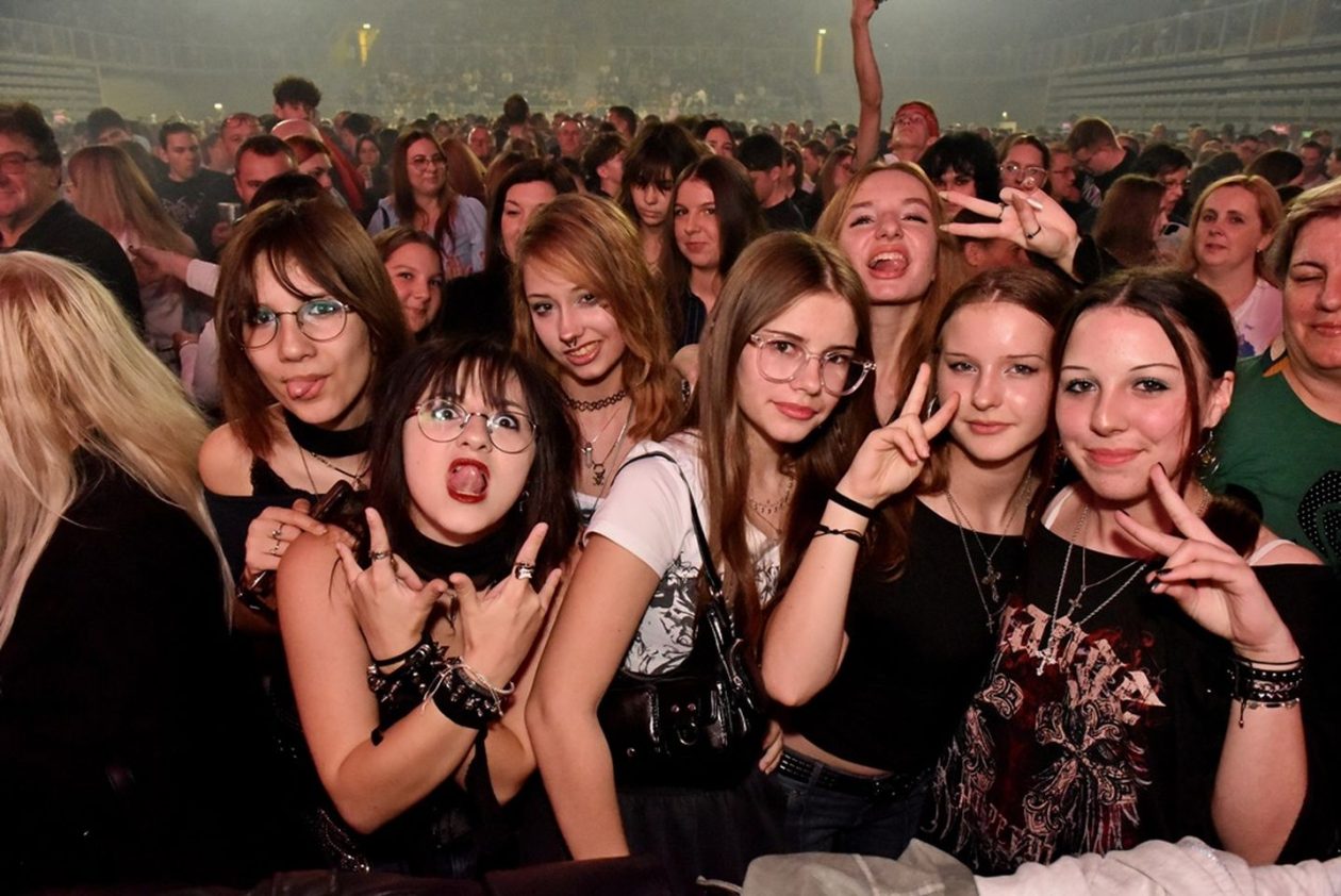 PLAVI ORKESTAR Arena prepuna emocija, nostalgije i dobrih vibracija (19)