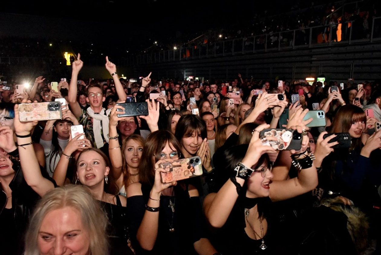 PLAVI ORKESTAR Arena prepuna emocija, nostalgije i dobrih vibracija (2)