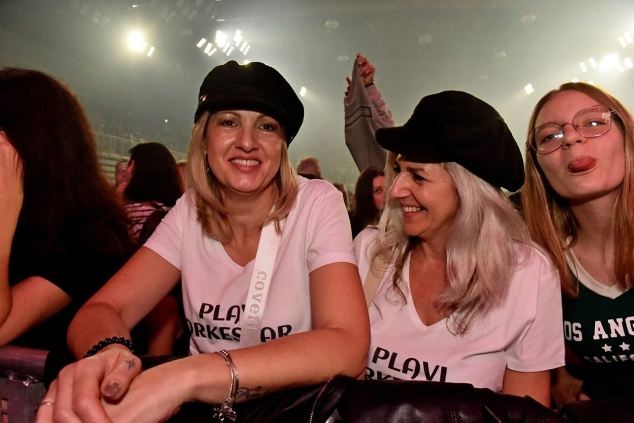 PLAVI ORKESTAR Arena prepuna emocija, nostalgije i dobrih vibracija (20)
