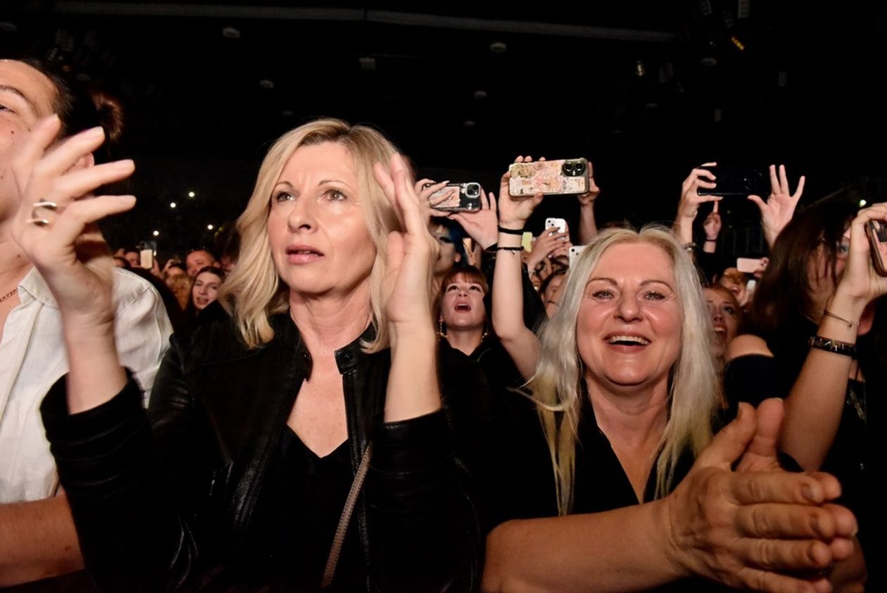PLAVI ORKESTAR Arena prepuna emocija, nostalgije i dobrih vibracija (3)