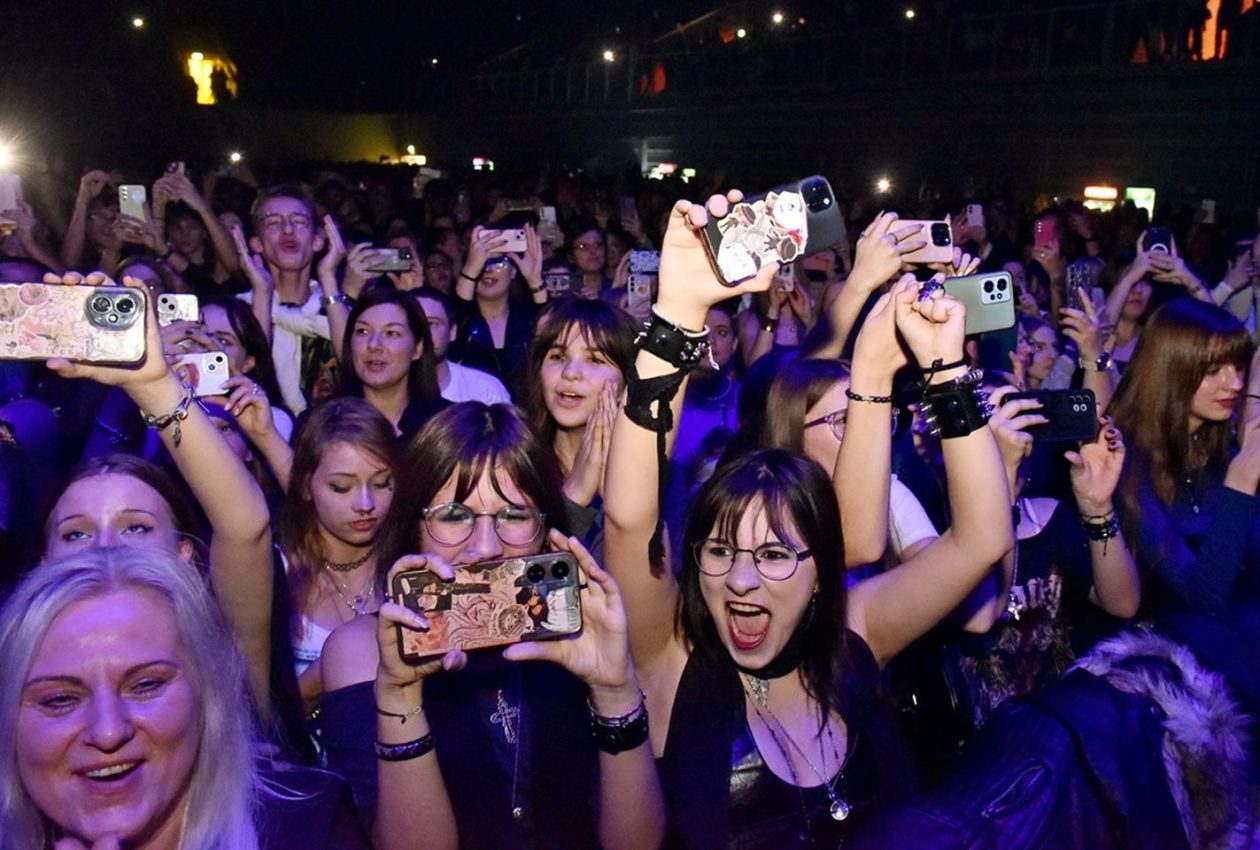 PLAVI ORKESTAR Arena prepuna emocija, nostalgije i dobrih vibracija (4)
