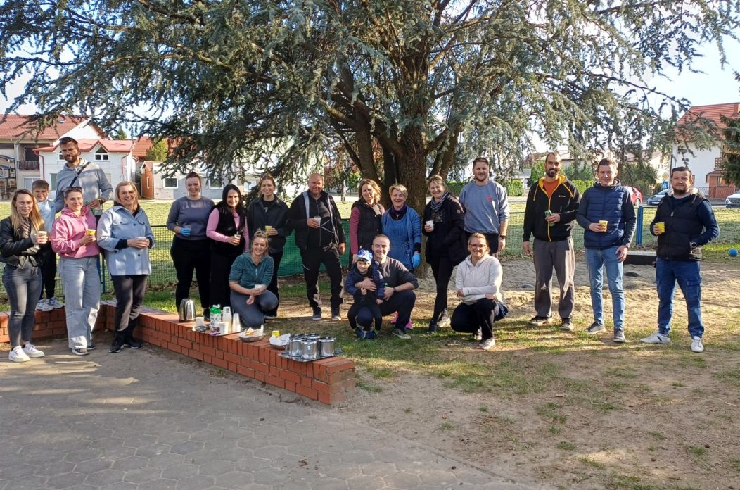 PO VJEVERICA Roditelji i odgojiteljice uredili dvorište vrtića povodom Dana planeta Zemlje (2)
