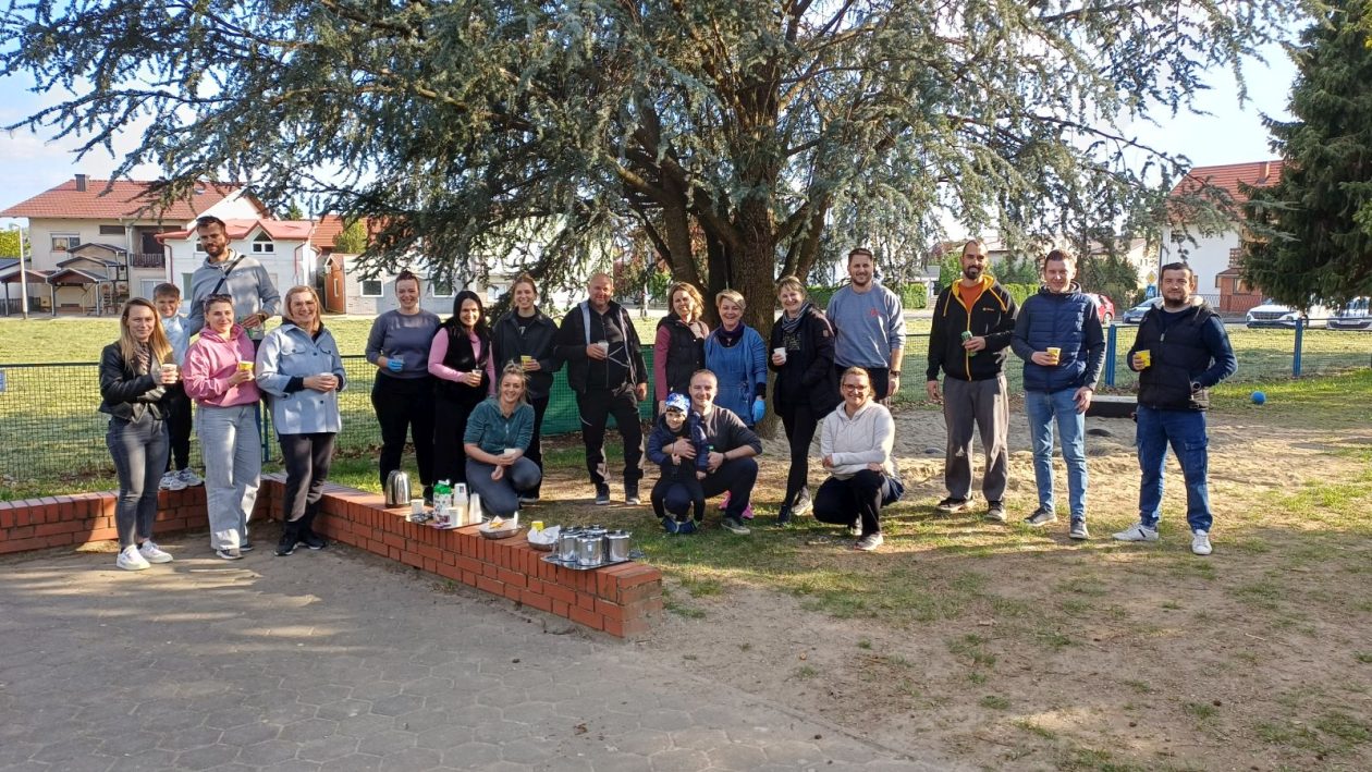 PO VJEVERICA Roditelji i odgojiteljice uredili dvorište vrtića povodom Dana planeta Zemlje (2)