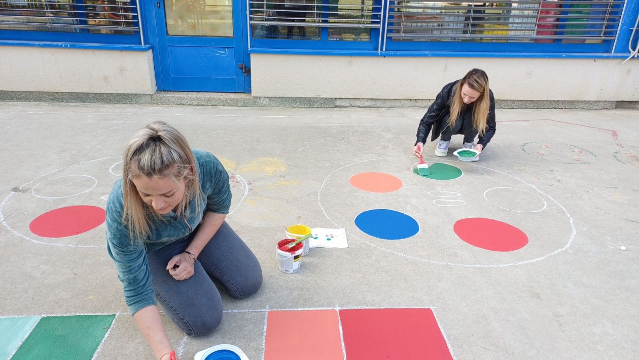 PO VJEVERICA Roditelji i odgojiteljice uredili dvorište vrtića povodom Dana planeta Zemlje (6)