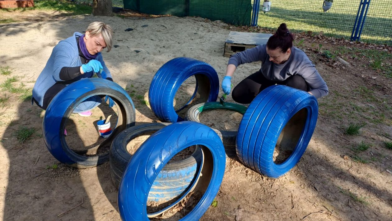 PO VJEVERICA Roditelji i odgojiteljice uredili dvorište vrtića povodom Dana planeta Zemlje (8)