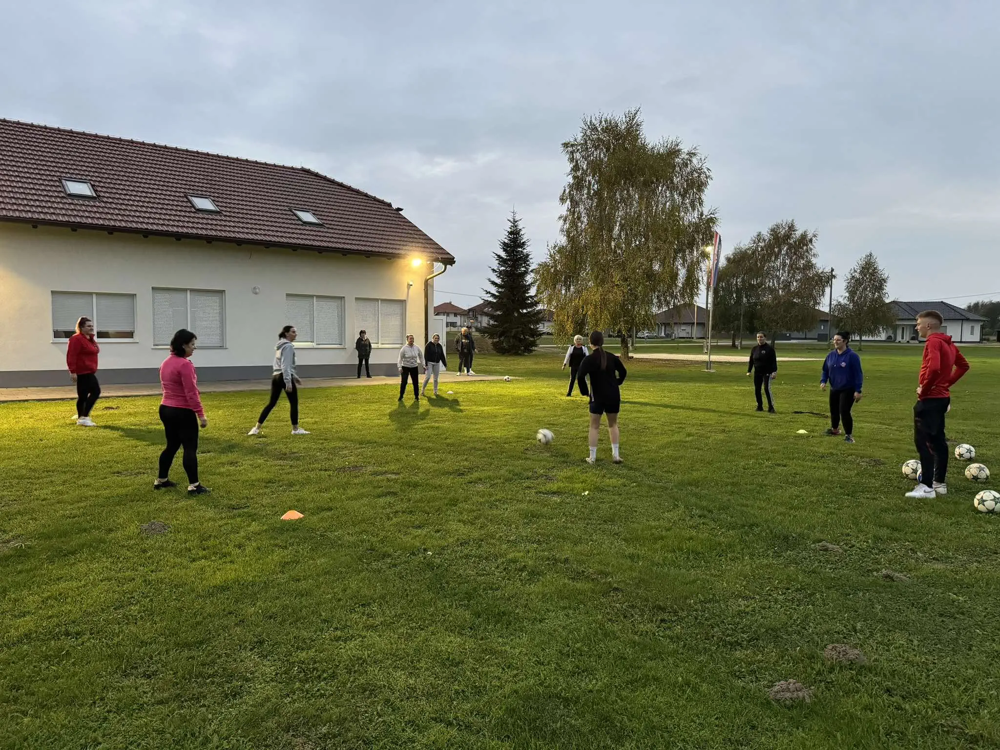 PODTUREN Sportska udruga Celine osnovala žensku nogometnu ekipu – Održan prvi trening (4)