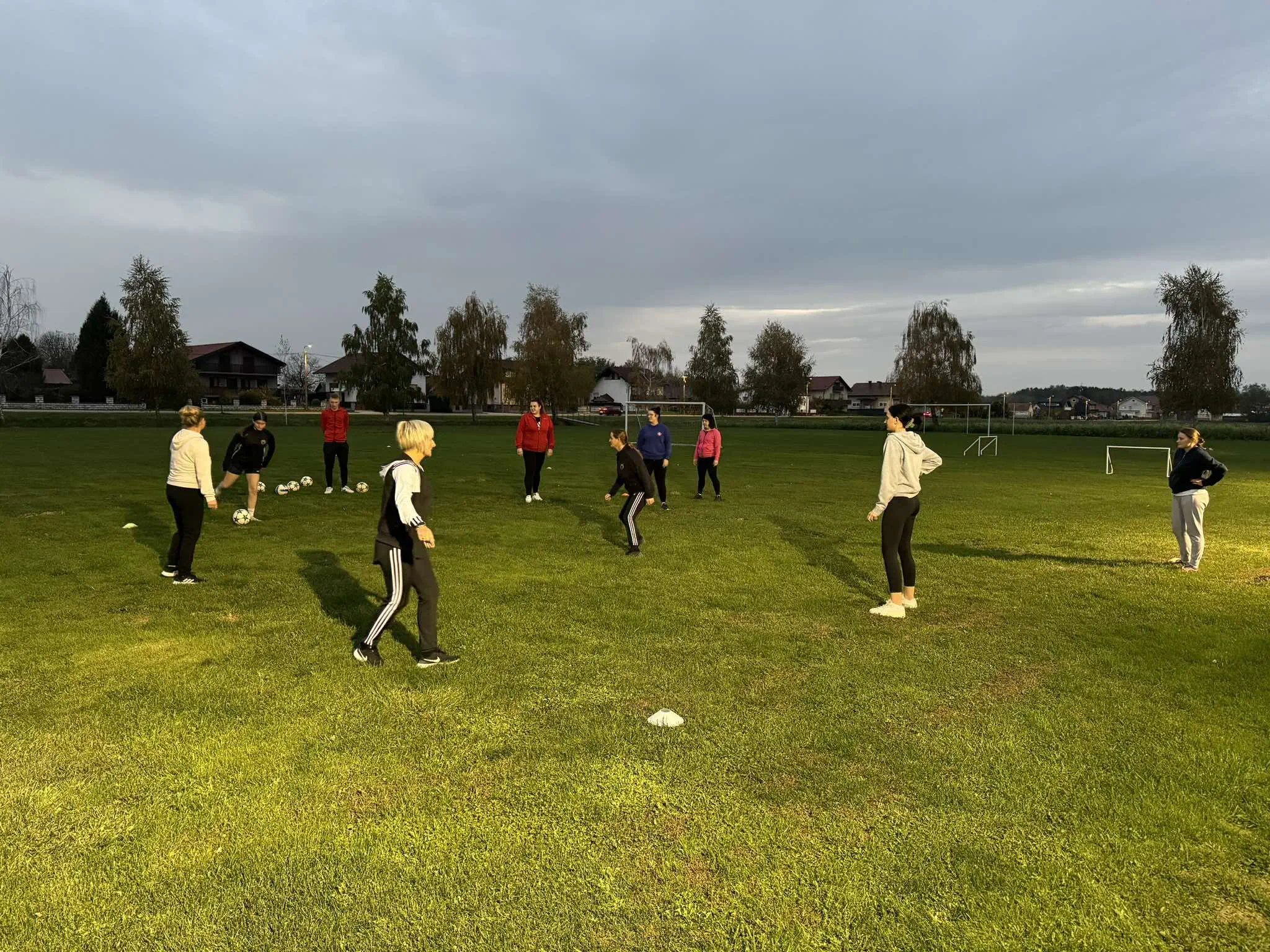 PODTUREN Sportska udruga Celine osnovala žensku nogometnu ekipu – Održan prvi trening (5)