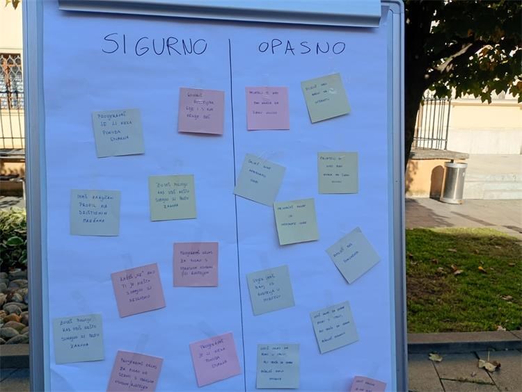 POLICIJA I CRVENI KRIŽ Mobilnim centrom obilježili Europski dan suzbijanja trgovanja ljudima (2)