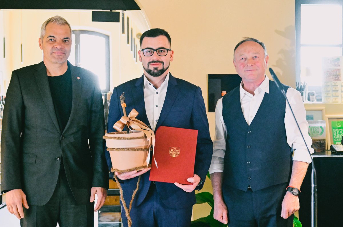 PONOS Međimurje ponosno prima sadnicu Stare Trte Uručena na svečanosti u Mariboru (4)