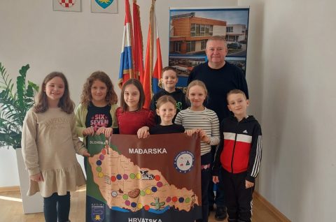 POSJET NAČELNIKU Učenici iz Strahoninca osmislili igru „Međimurska meja“ (3)