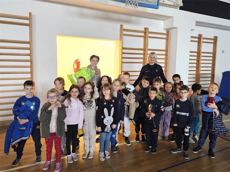 POŠTUJTE NAŠE ZNAKOVE Edukativni program okupio najmlađe u Murskom Središću (1) POŠTUJTE NAŠE ZNAKOVE Edukativni program okupio najmlađe u Murskom Središću (1)