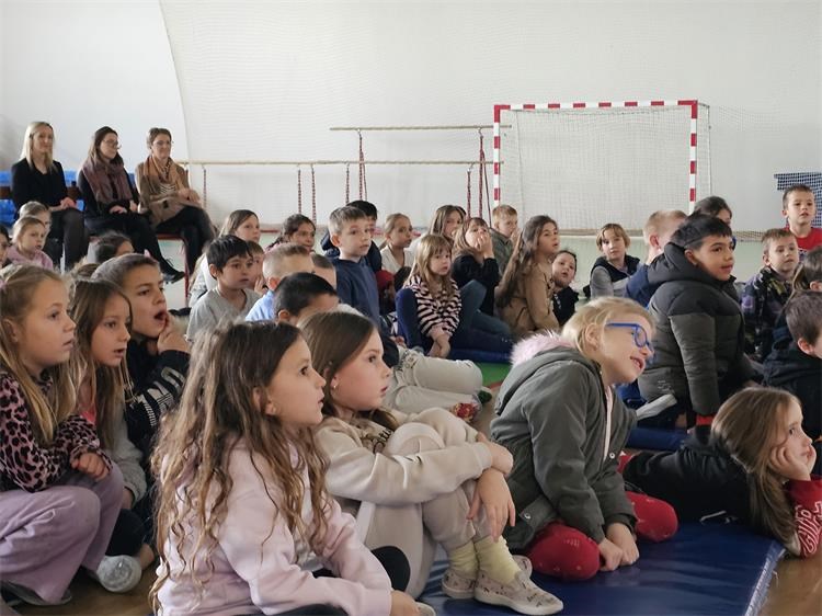 POŠTUJTE NAŠE ZNAKOVE Edukativni program okupio najmlađe u Murskom Središću (3) POŠTUJTE NAŠE ZNAKOVE Edukativni program okupio najmlađe u Murskom Središću (3)