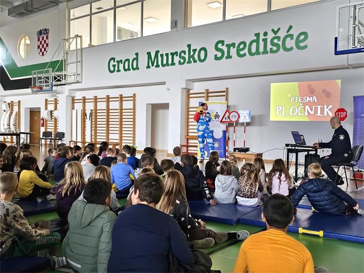 POŠTUJTE NAŠE ZNAKOVE Edukativni program okupio najmlađe u Murskom Središću (5) POŠTUJTE NAŠE ZNAKOVE Edukativni program okupio najmlađe u Murskom Središću (5)