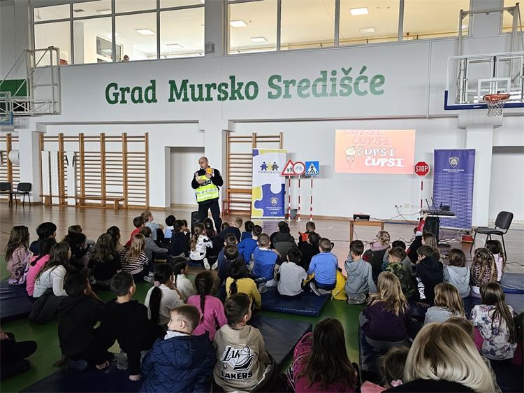 POŠTUJTE NAŠE ZNAKOVE Edukativni program okupio najmlađe u Murskom Središću (6) POŠTUJTE NAŠE ZNAKOVE Edukativni program okupio najmlađe u Murskom Središću (6)