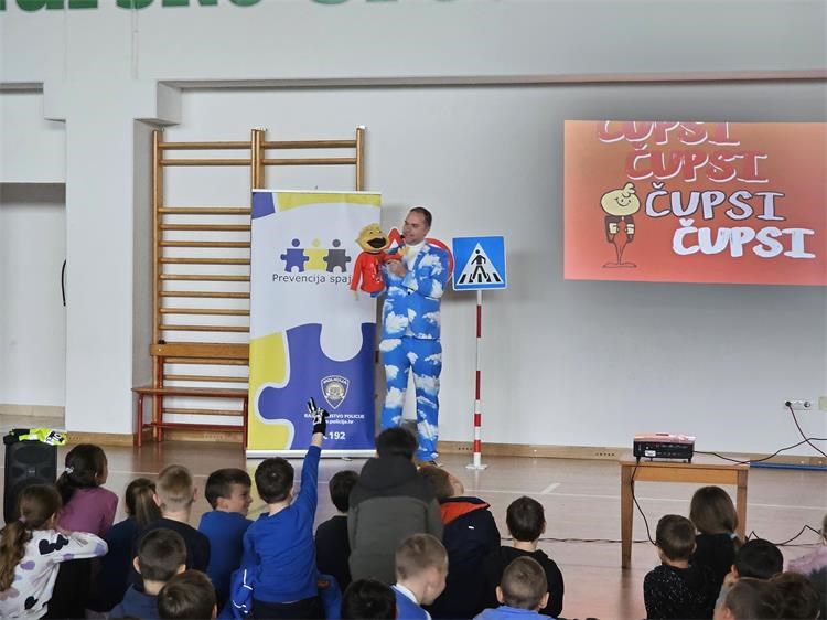 POŠTUJTE NAŠE ZNAKOVE Edukativni program okupio najmlađe u Murskom Središću (9) POŠTUJTE NAŠE ZNAKOVE Edukativni program okupio najmlađe u Murskom Središću (9)