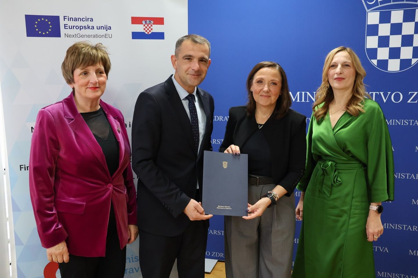 POTPISAN SPORAZUM Mobilna ambulanta uskoro na terenu diljem Međimurja (10) POTPISAN SPORAZUM Mobilna ambulanta uskoro na terenu diljem Međimurja (10)