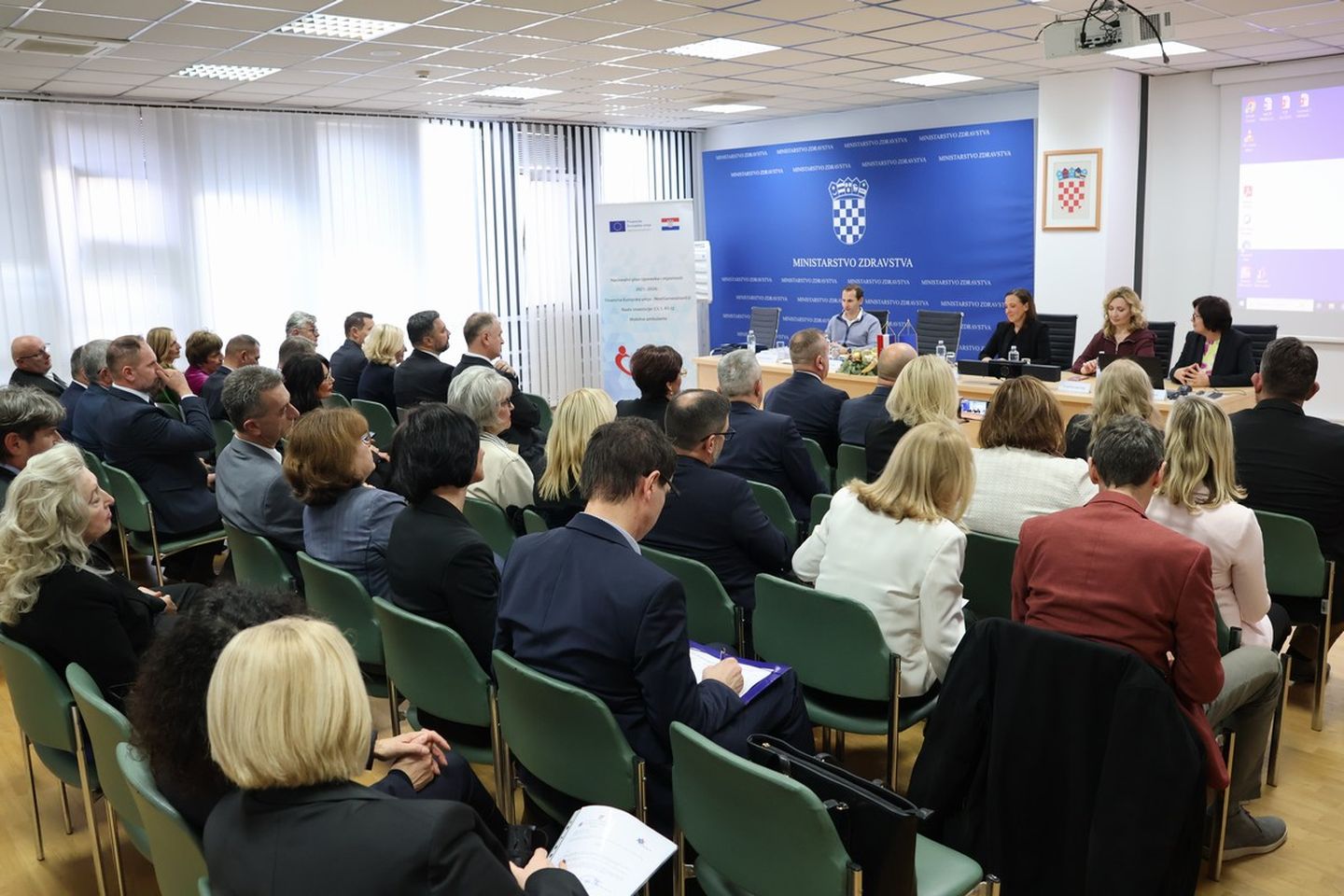 POTPISAN SPORAZUM Mobilna ambulanta uskoro na terenu diljem Međimurja (2) POTPISAN SPORAZUM Mobilna ambulanta uskoro na terenu diljem Međimurja (2)