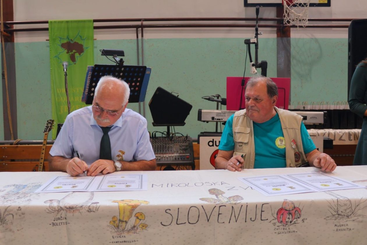 POTPISANA POVELJA Prijateljstvo ‘Smrčka’ i ‘Ježeka’ potvrđeno na ‘Ježkarijadi’ (12)