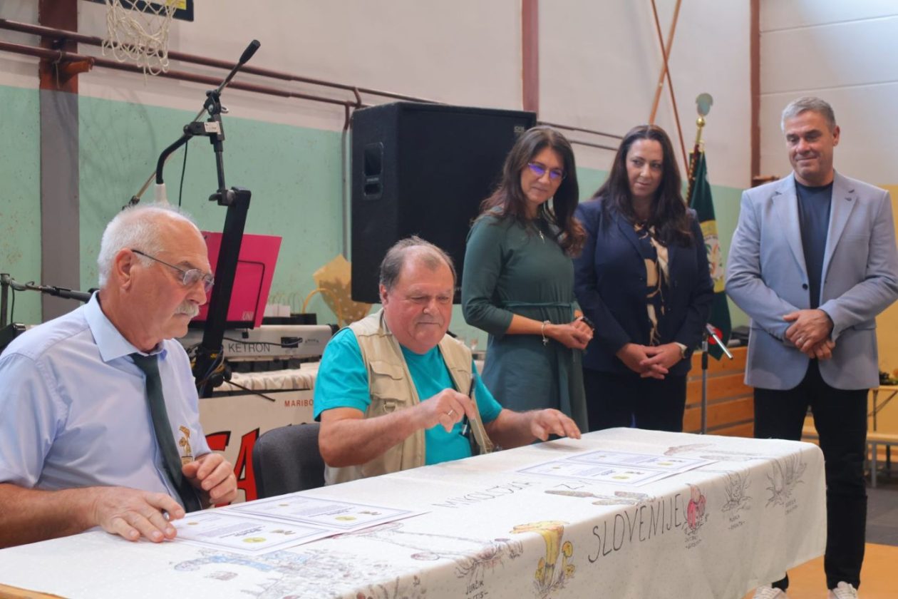 POTPISANA POVELJA Prijateljstvo ‘Smrčka’ i ‘Ježeka’ potvrđeno na ‘Ježkarijadi’ (14)