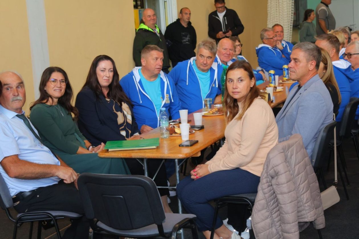 POTPISANA POVELJA Prijateljstvo ‘Smrčka’ i ‘Ježeka’ potvrđeno na ‘Ježkarijadi’ (2)